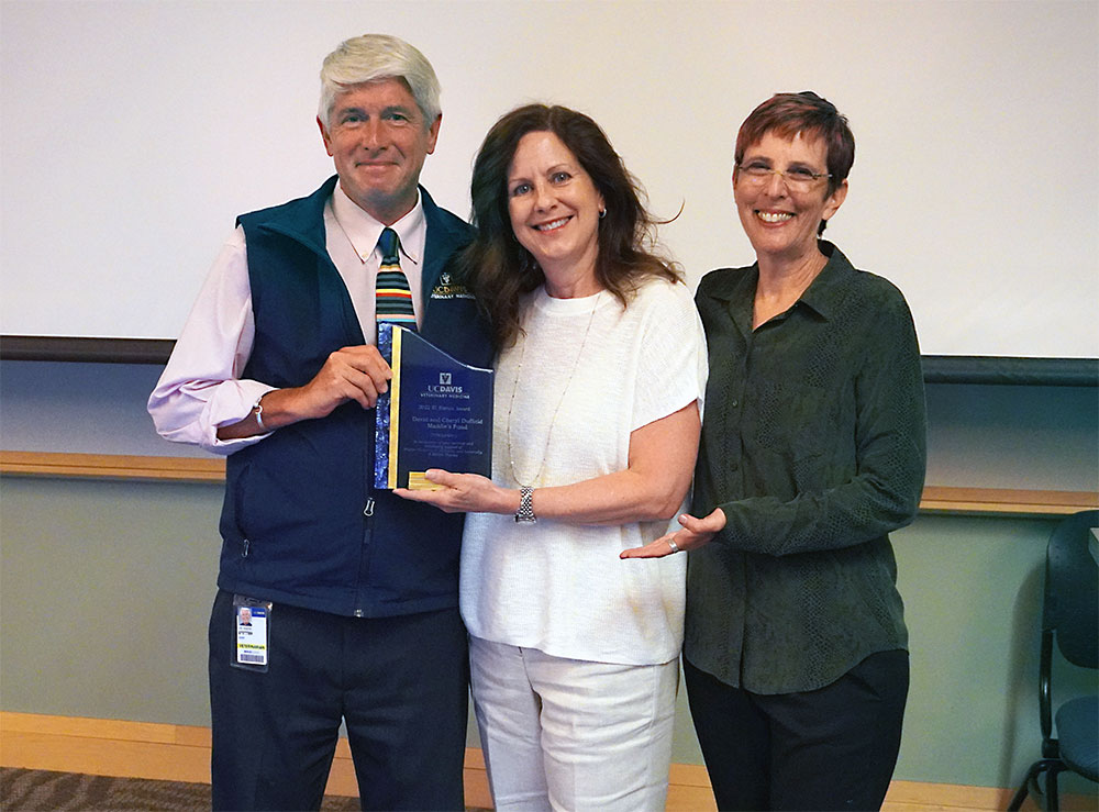 Amy Zeifang (middle), daughter of David and Cheryl Duffield, accepted the El Blanco Award on their behalf from Dean Mark Stetter and Koret Shelter Medicine Program Director Kate Hurley.